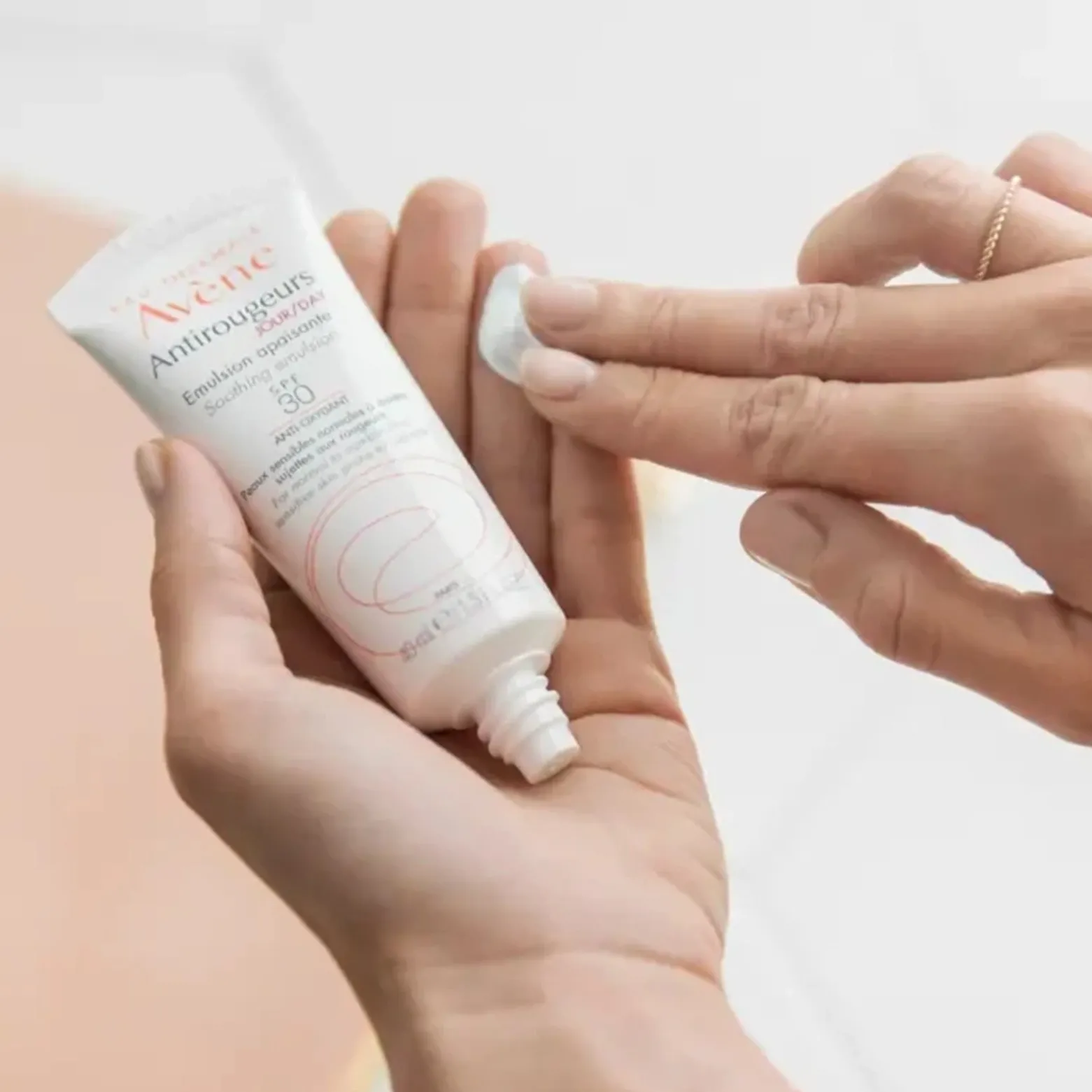 Avène Antirougeurs Day Anti-Oxydant Soothing Emulsion SPF30 40ml (1.35floz)