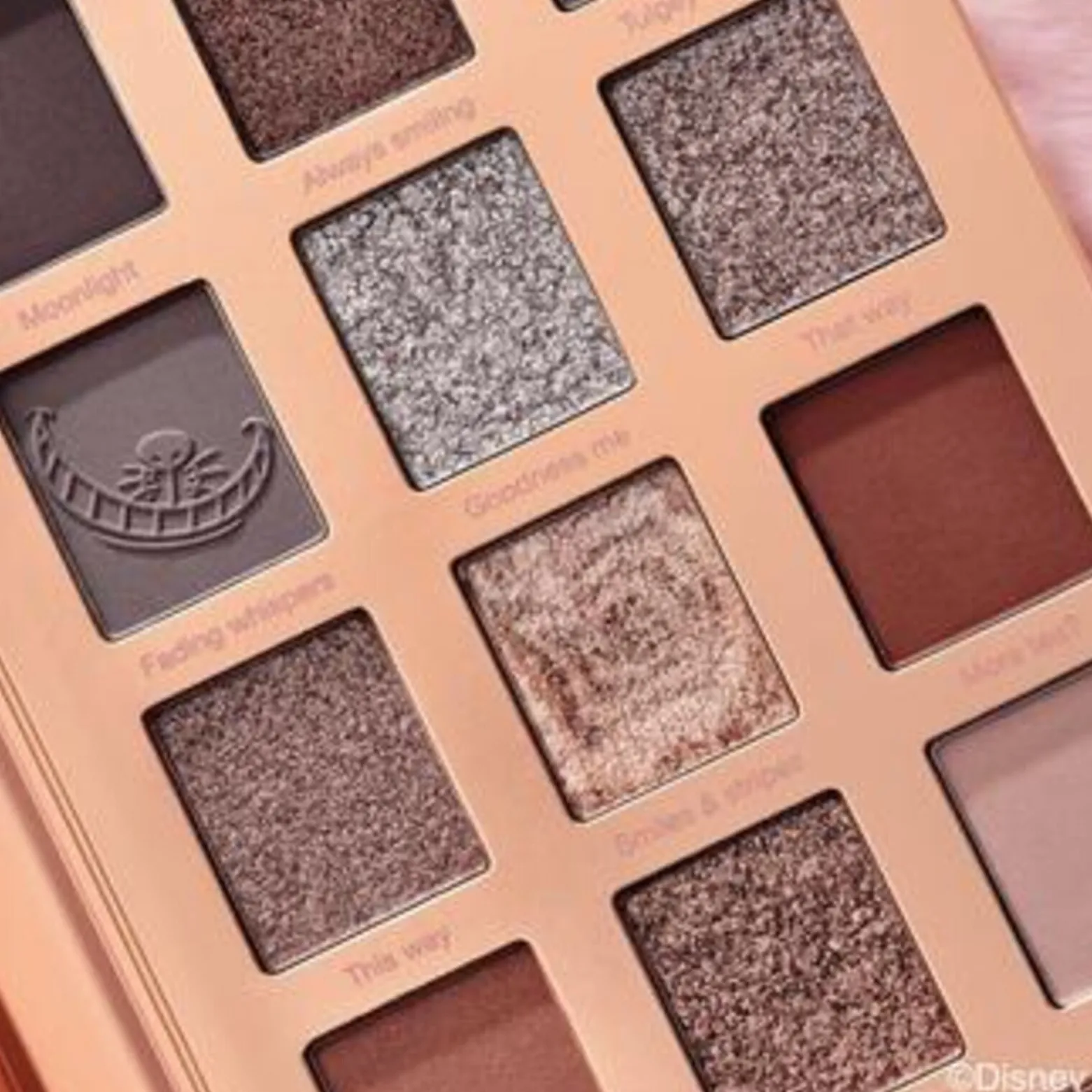 essence Disney Alice in Wonderland Eyeshadow Palette 01 All Smiles Here