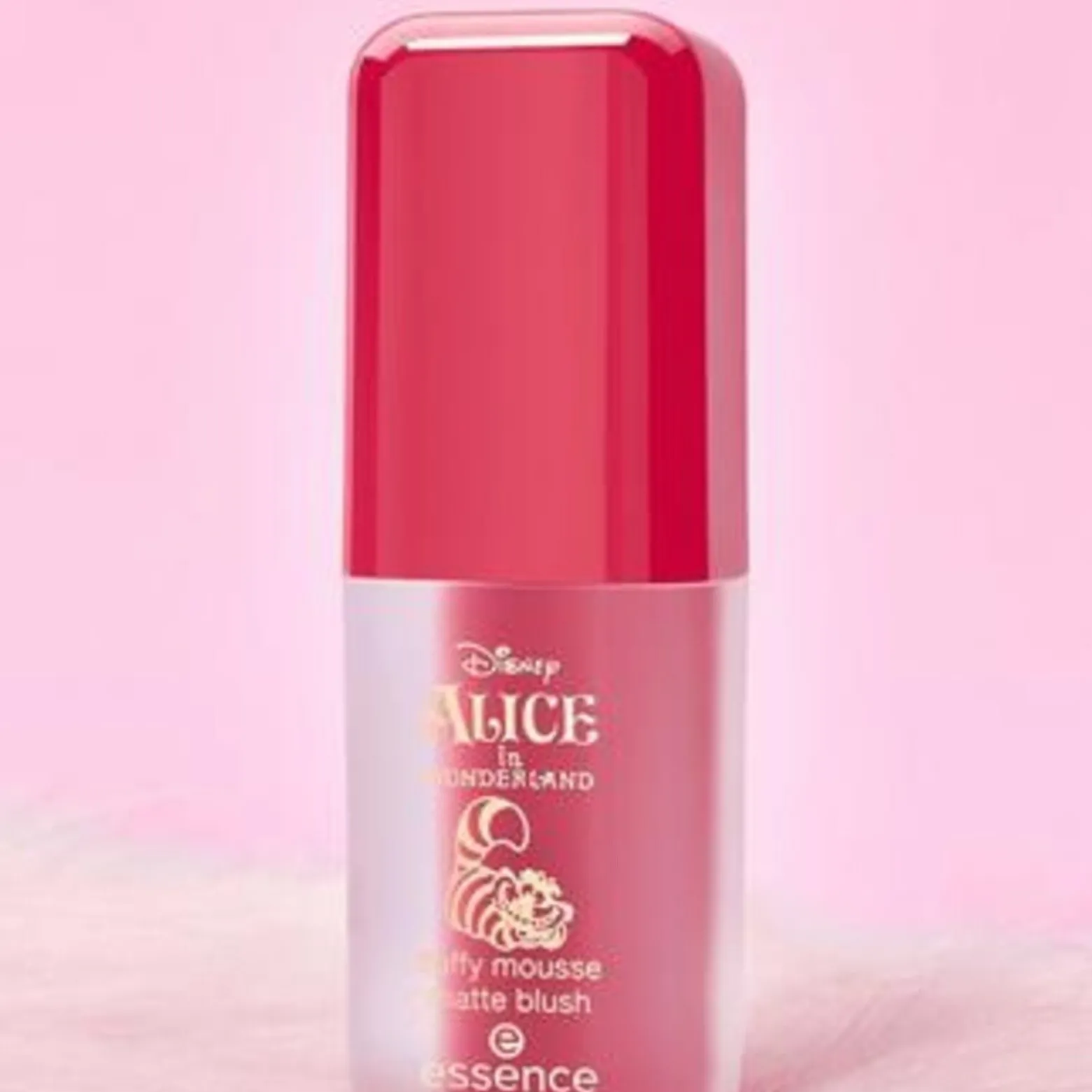 essence Disney Alice in Wonderland Fluffy Mousse Matte Blush 01 Absolutely Paw-Some 3.7g (0.13oz)