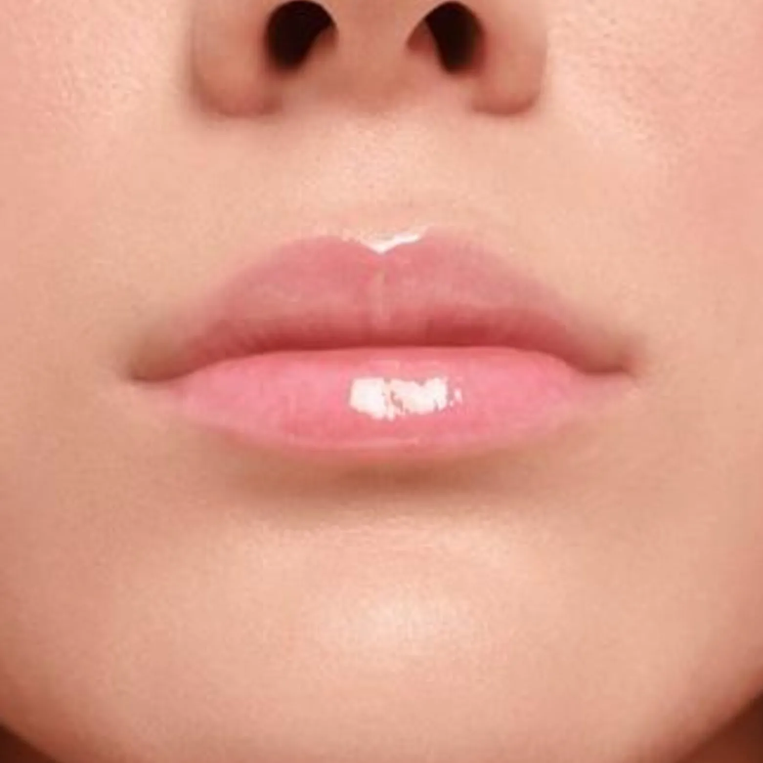 essence Disney Alice in Wonderland Plumping High-Shine Lipgloss 01 Wear A Smile 4ml (0.13floz)