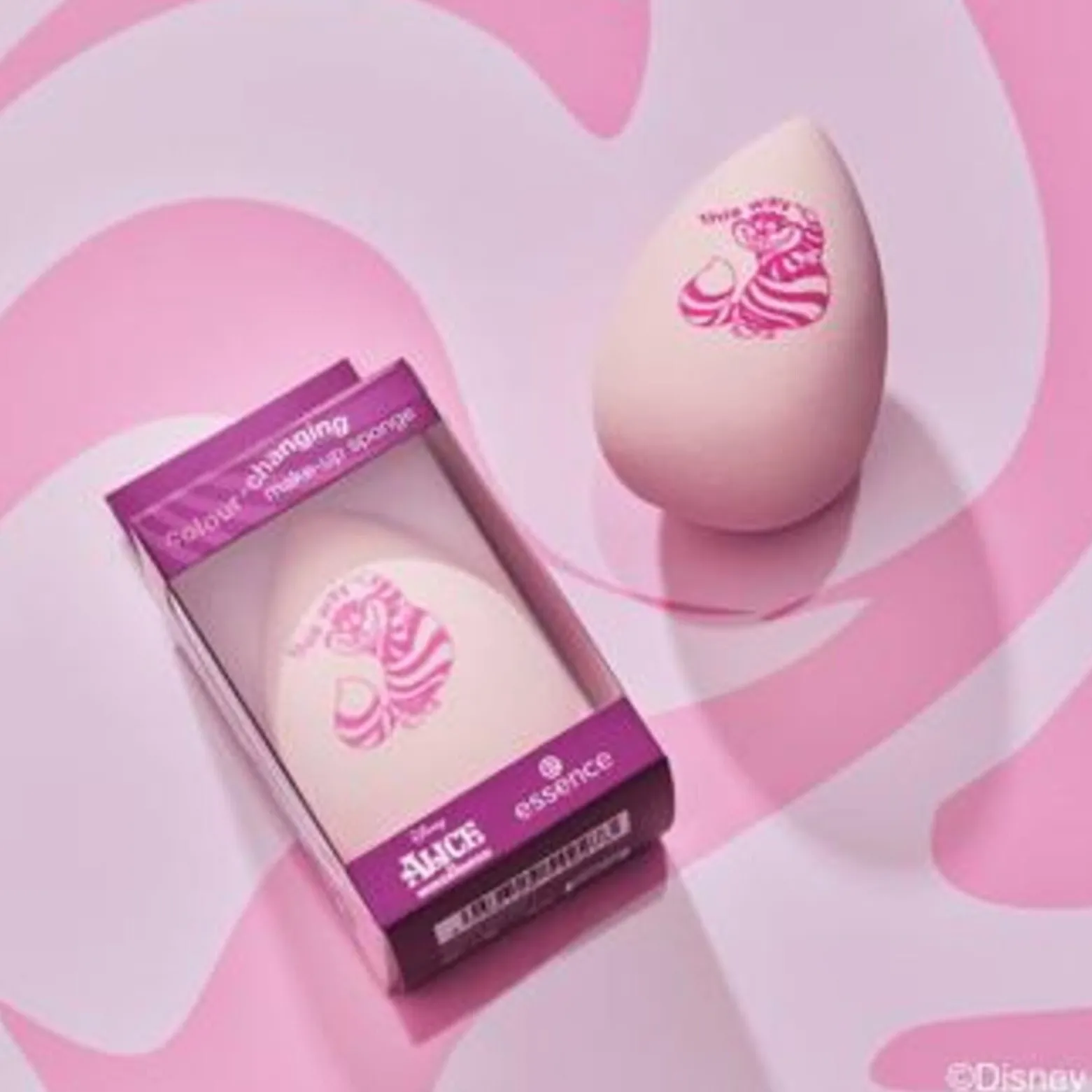 essence Disney Alice in Wonderland Color-Changing Makeup Sponge 01 This Way Or That Way?