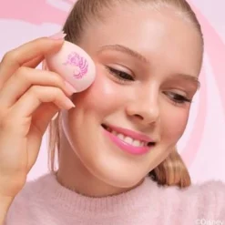 essence Disney Alice in Wonderland Color-Changing Makeup Sponge 01 This Way Or That Way?