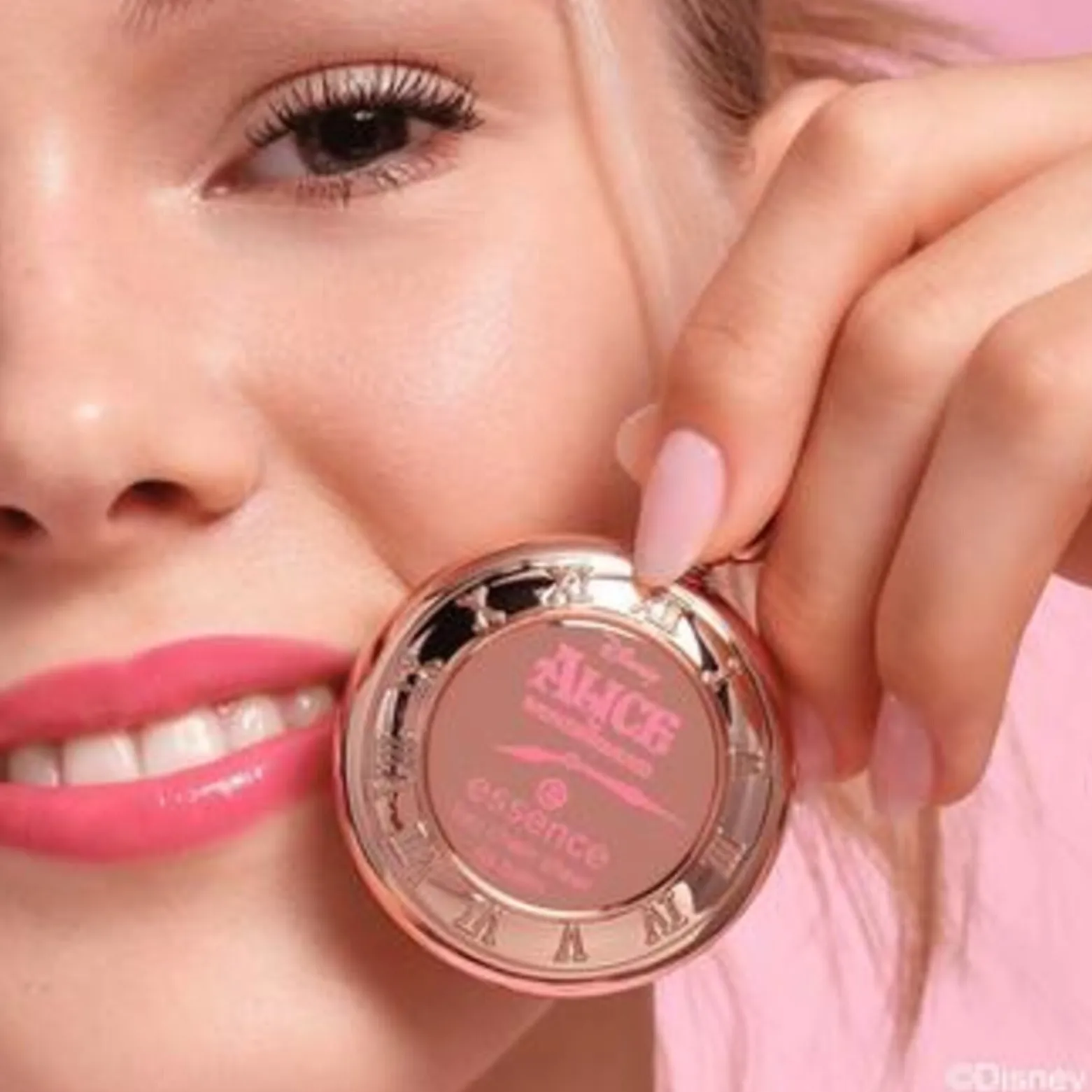 essence Disney Alice in Wonderland Key Chain Sheer Lip Balm 01 Late But Cute 1.35g (0.04oz)
