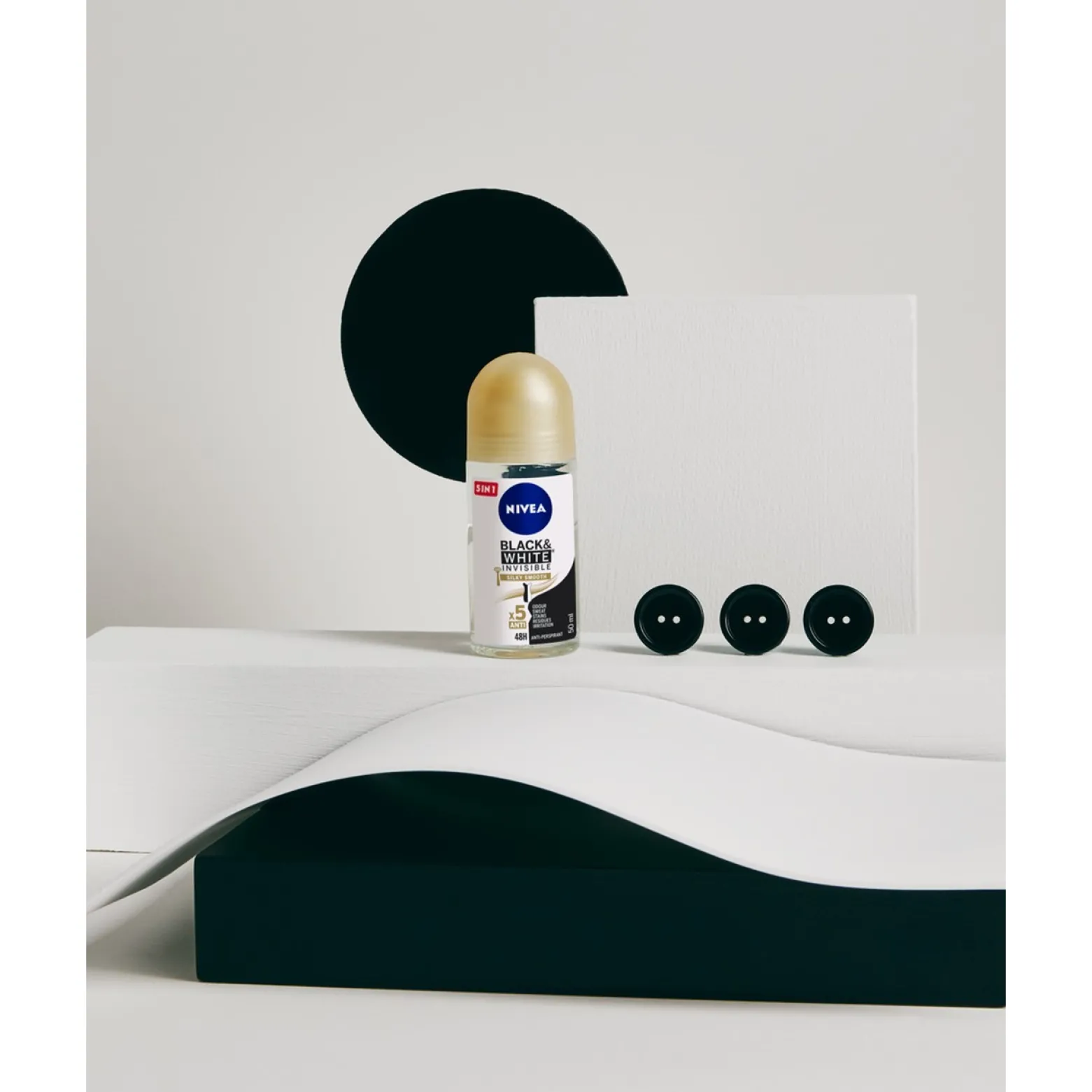 Nivea Black & White Invisible Silky Smooth Roll-On 50ml (1.69fl oz)